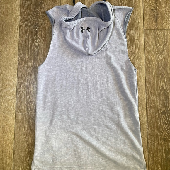 Under Armour sleeveless workout holdie- Small(loose) - Picture 3 of 11